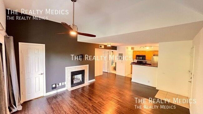 Building Photo - 415 Lakepointe Dr