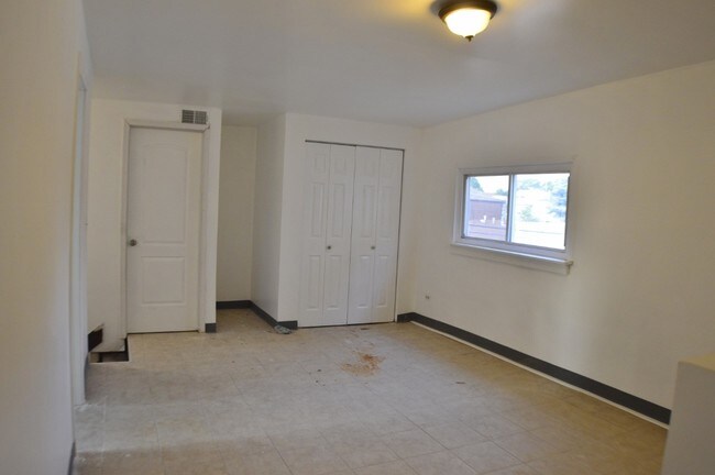 Foto del edificio - 5846 W Fullerton Ave