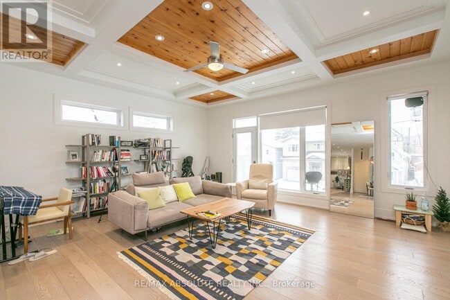 Building Photo - 246-246 Westhaven Crescent