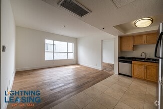 Building Photo - 937 Palm Ave