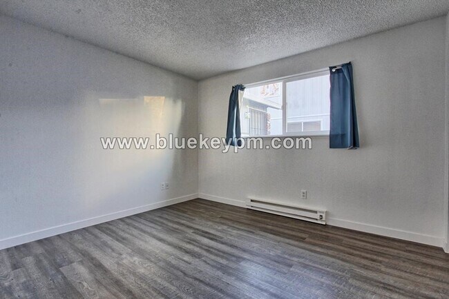 Foto del edificio - 2 Bed, 1 Bath Duplex with Fully Fenced Yar...