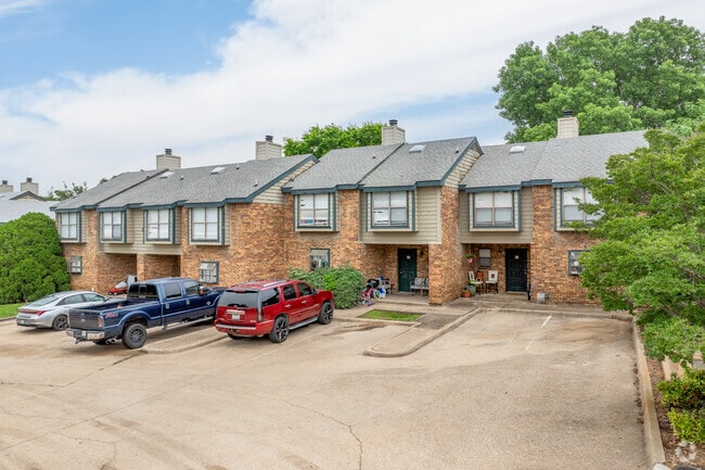 Building Photo - Shorewood Park Townhomes