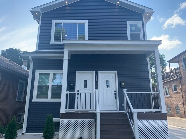 Building Photo - 2728 N Newland Ave