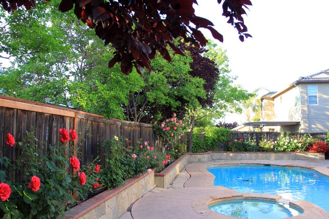 Foto del edificio - 6406 Emperor Ct