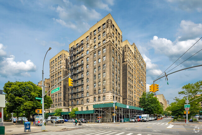 Foto del edificio - 600 W 111th St