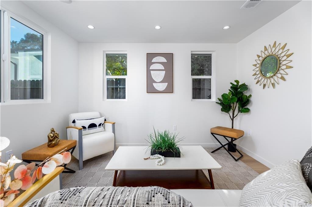 Foto principal - 14349 Emelita Street, Los Angeles, CA 9140...