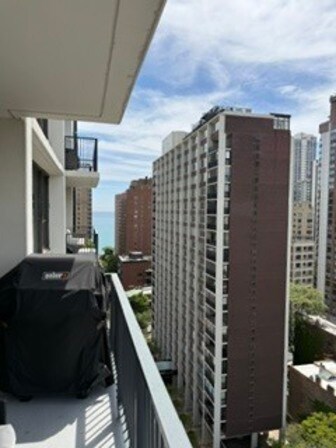 Foto del edificio - 1400 N State Pkwy