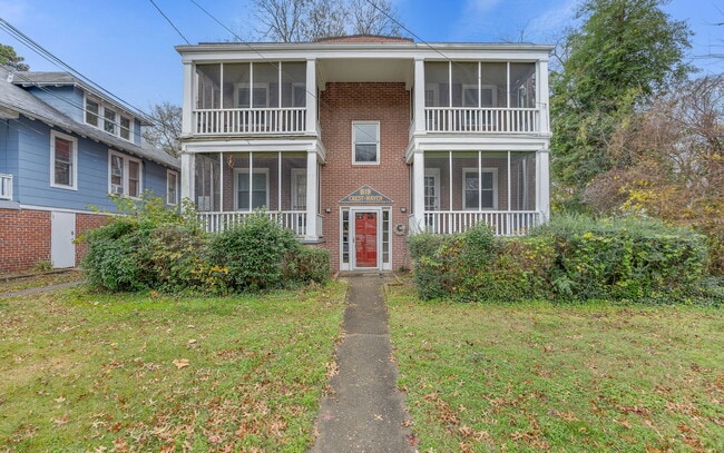 Photo - 819 W 51st St House