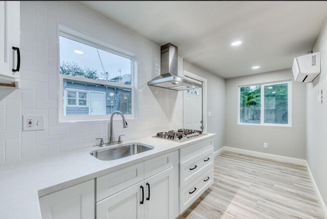 Foto del edificio - 1539 N Safford Ave
