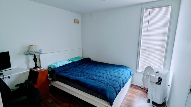 Bedroom - inquire for furnished options - 2529 Rio Grande