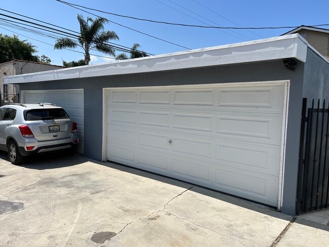 Garage space - 2119 Earl Ave