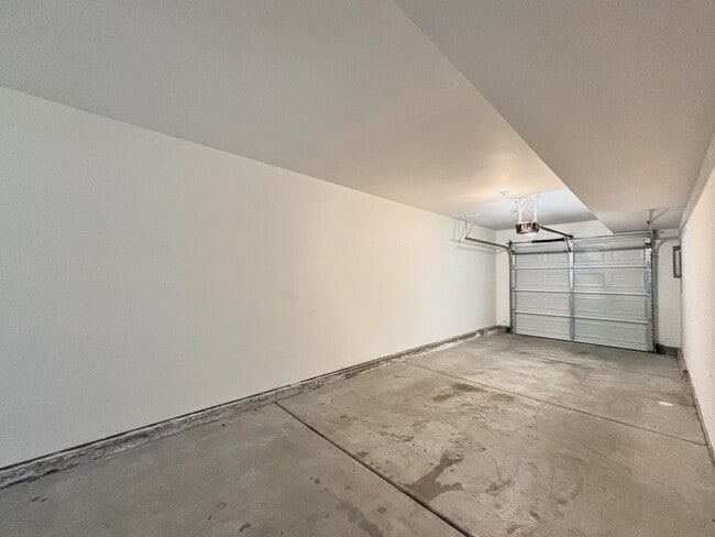 Building Photo - 8861 W Pine Valley Ln