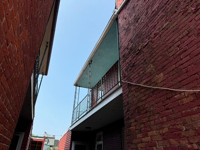 Foto del edificio - 911 Blunston St