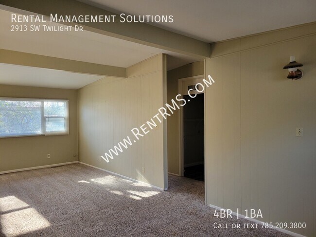 Building Photo - 2913 SW Twilight Dr- 4 BED/1 BATH