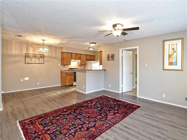 Foto del edificio - 5401 Spring Meadow Rd