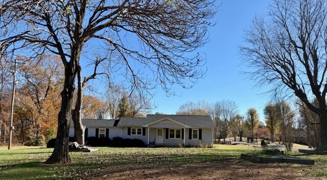 Building Photo - 235 Davis Ave