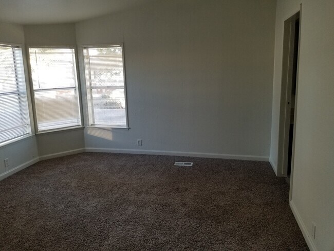 Building Photo - 3630 Estes Park Dr