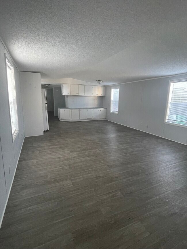 Foto del edificio - 5012 Shoreline Cir W