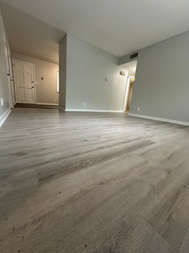 Foto del edificio - 3340 Pinewood Ave