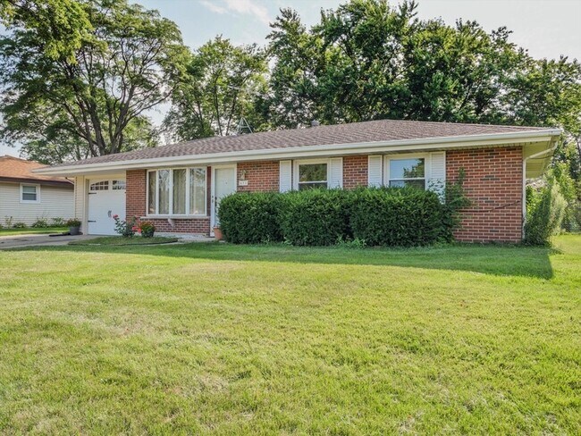 Building Photo - 631 Springinsguth Rd