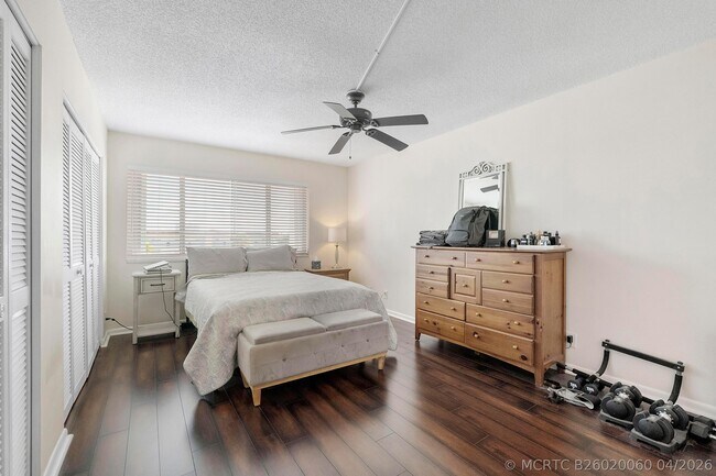 Foto del edificio - 125 Shore Ct
