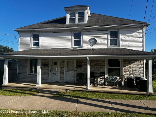 Building Photo - 755 Main St