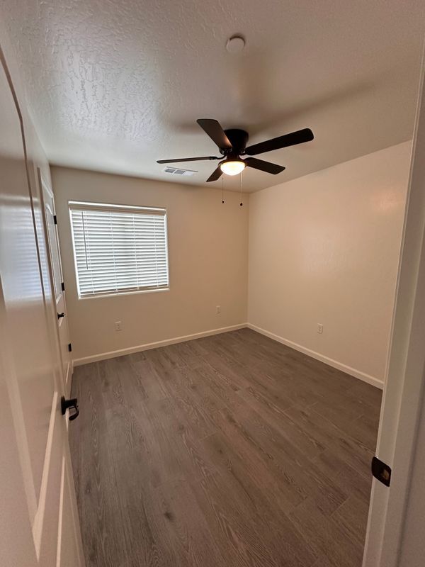 Foto del edificio - 650 S R St