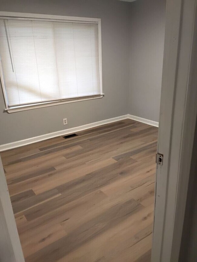 Foto del edificio - Updated 2 bedroom 1 bath duplex in Capitol...