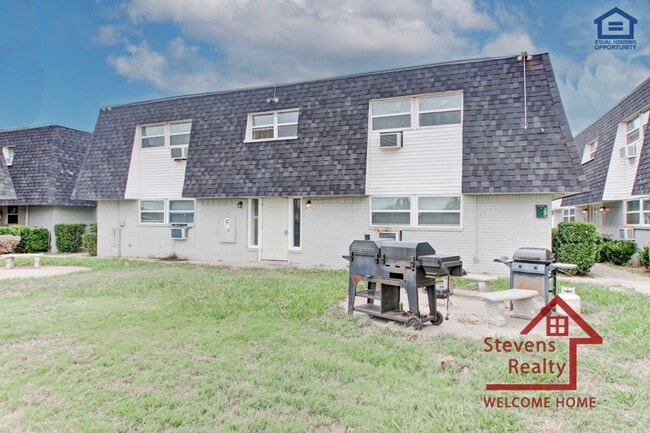 Building Photo - 2111 NW Lindy Ave