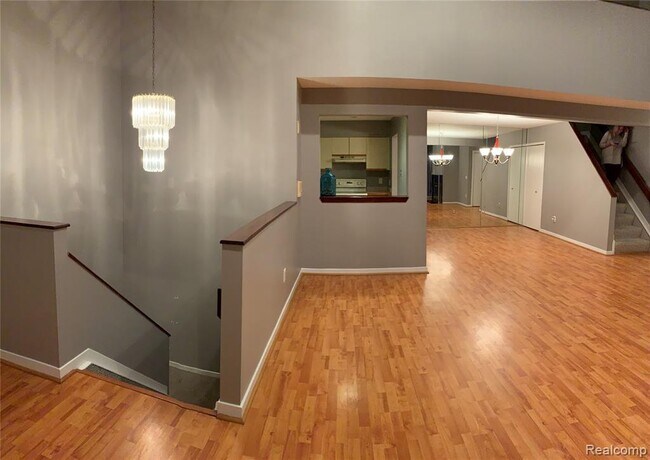 Building Photo - 6634 Maple Lakes Dr