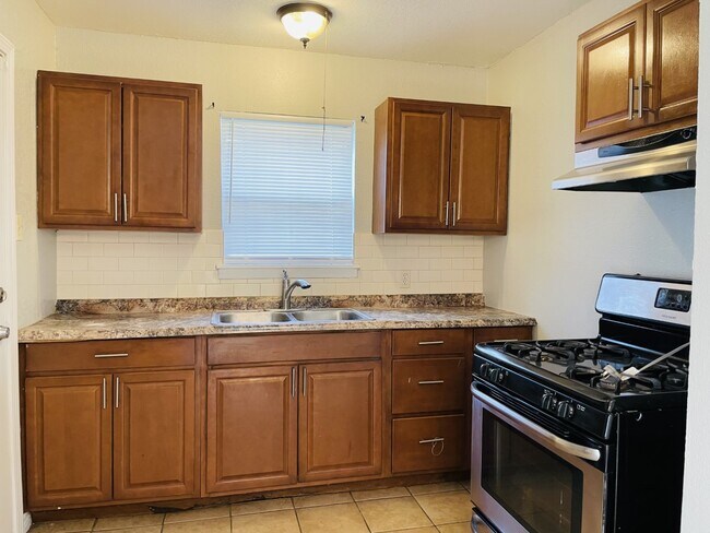 Building Photo - 4822 Hemphill Dr