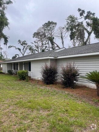 Building Photo - 5351 Golf Dr
