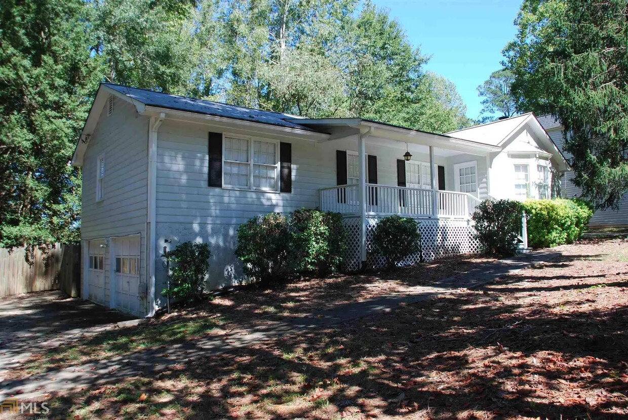 Primary Photo - Room in House on Hillboro Cir SW