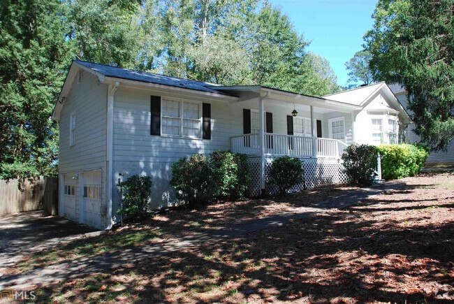 Building Photo - Room in House on Hillboro Cir SW