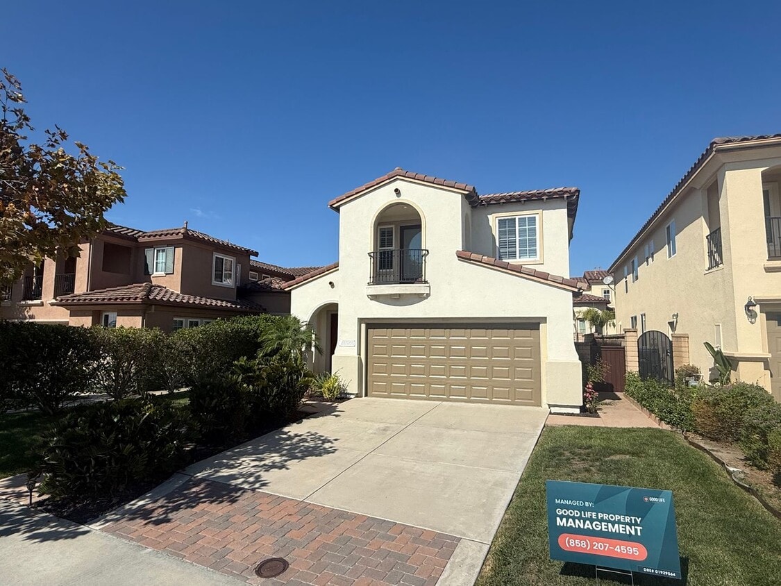 Primary Photo - Updated 5BR/3BA San Diego home with modern...
