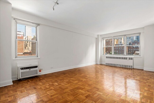 Living room - 166 E 35th St