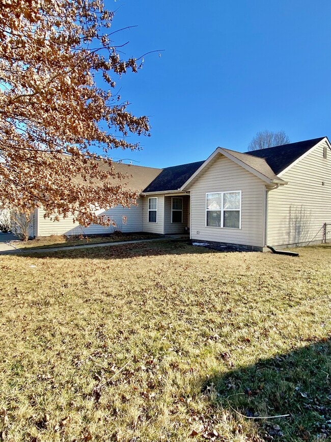 Building Photo - 2307 Valley Creek Way