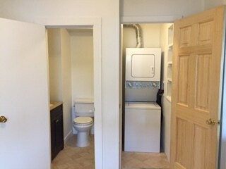 1/2 Bath - 105 N Champlain St