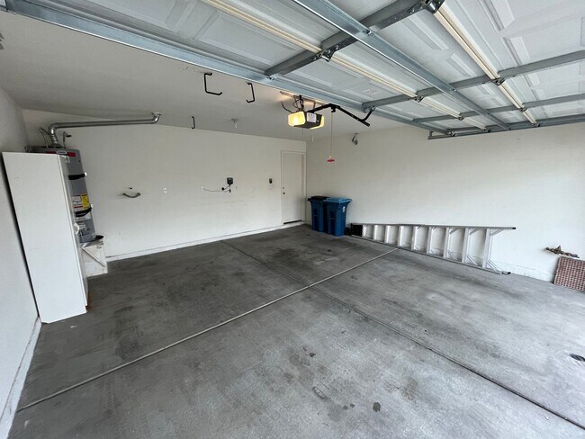 Foto del edificio - Lovely Gated Townhome Single Story Community.