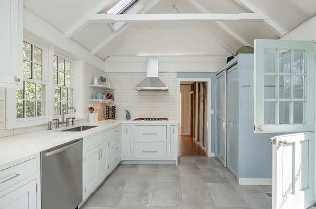 Foto del edificio - 134 Three Mile Harbor Rd