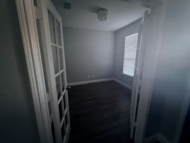 Building Photo - 1420 Alamandine Ave