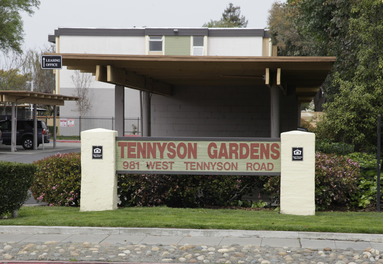 Sign - Tennyson Gardens