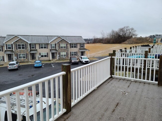 Foto del edificio - 3 Bedroom 2 1/2 bath end unit Townhome for...
