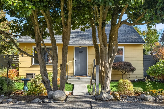Foto del edificio - 8102 13th Ave SW