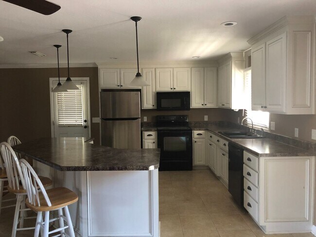 Building Photo - Martin Heights Subdivision -