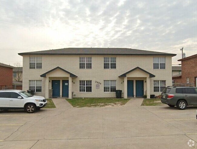 Building Photo - 2804 Leroy Cir