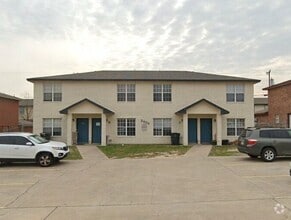 Building Photo - 2804 Leroy Cir
