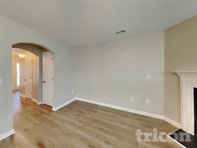 Foto del edificio - 45 Red Coat Dr