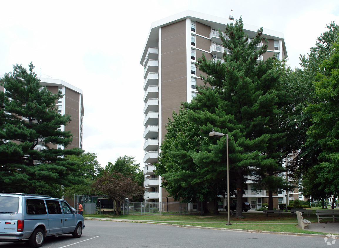 Foto del edificio - 17-27 Saab Court