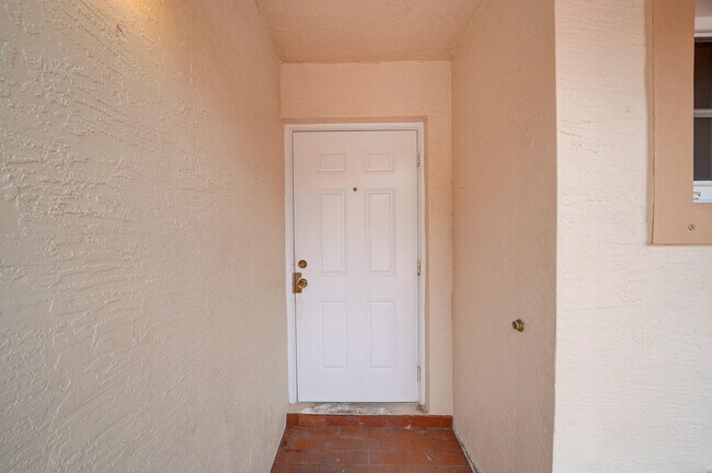 Foto del edificio - 3055 Riverside Dr